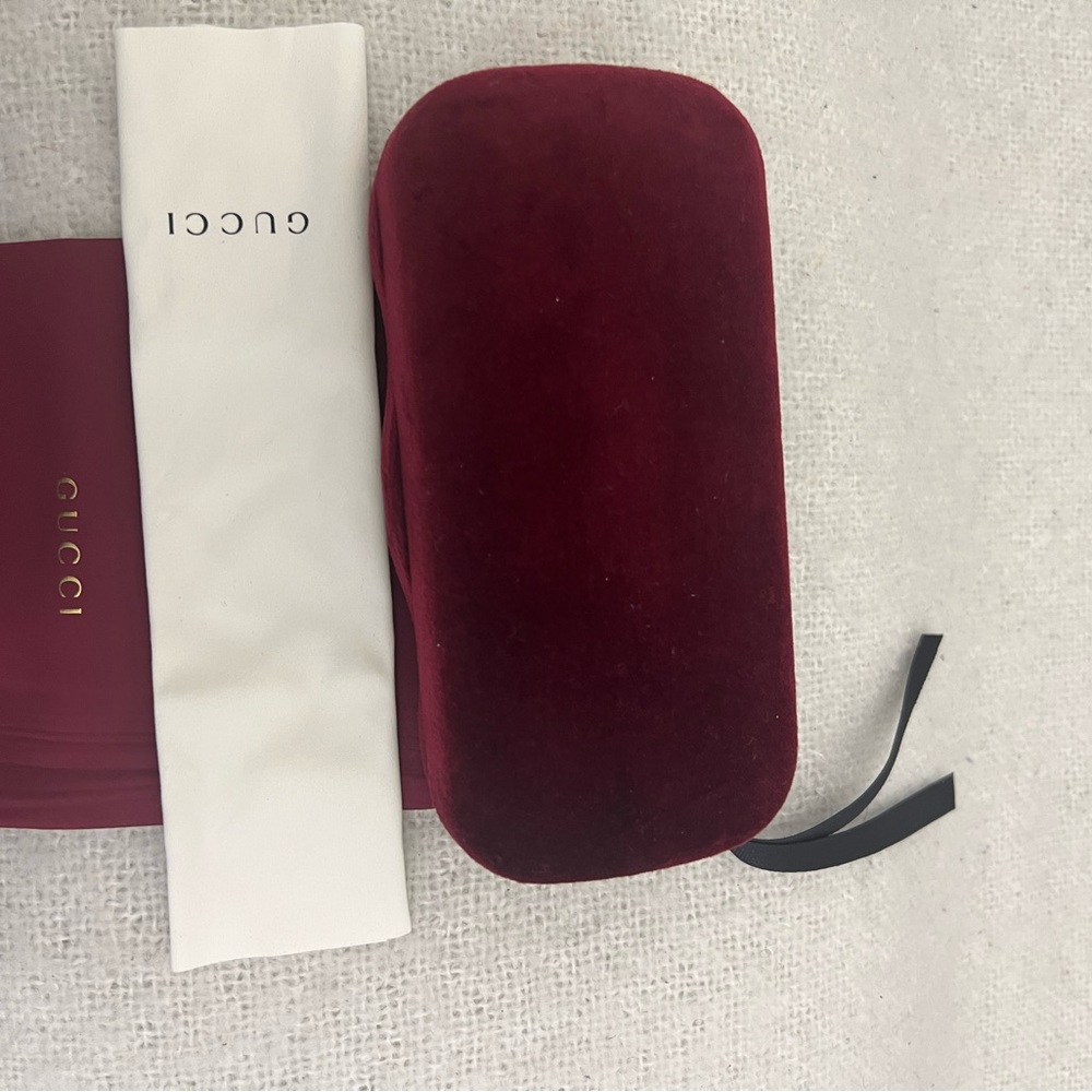 Gucci Authentic and Brand new Large size Set of Case cloth and pouch
